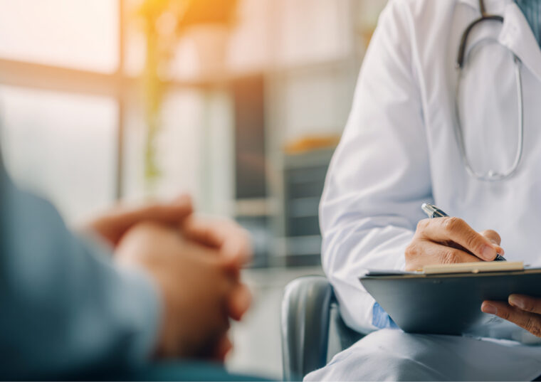 手術を避けたい腰痛患者必見！自宅でできるケア法と整骨院の役割