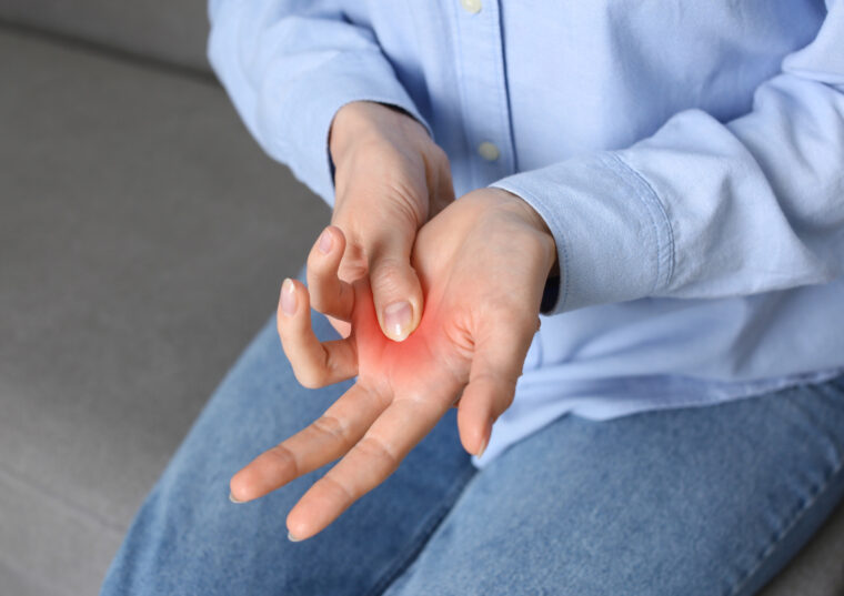 ばね指は整骨院でもみてもらえる？病院との違いと相談のポイント